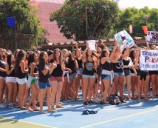 Alunas fazem mobilização pelo uso de shorts em escola de Porto Alegre