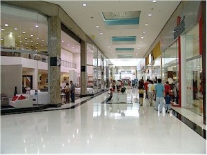 Shoppings abrem 29,3 mil vagas temporárias